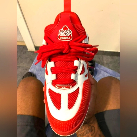 Louis Vuitton - Picture 2 of 3